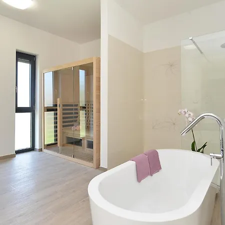 بيت للعطل House Vintijan 2194 *